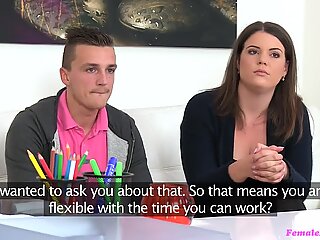 Amatör par gör en casting för modellering och knullar inför en agent